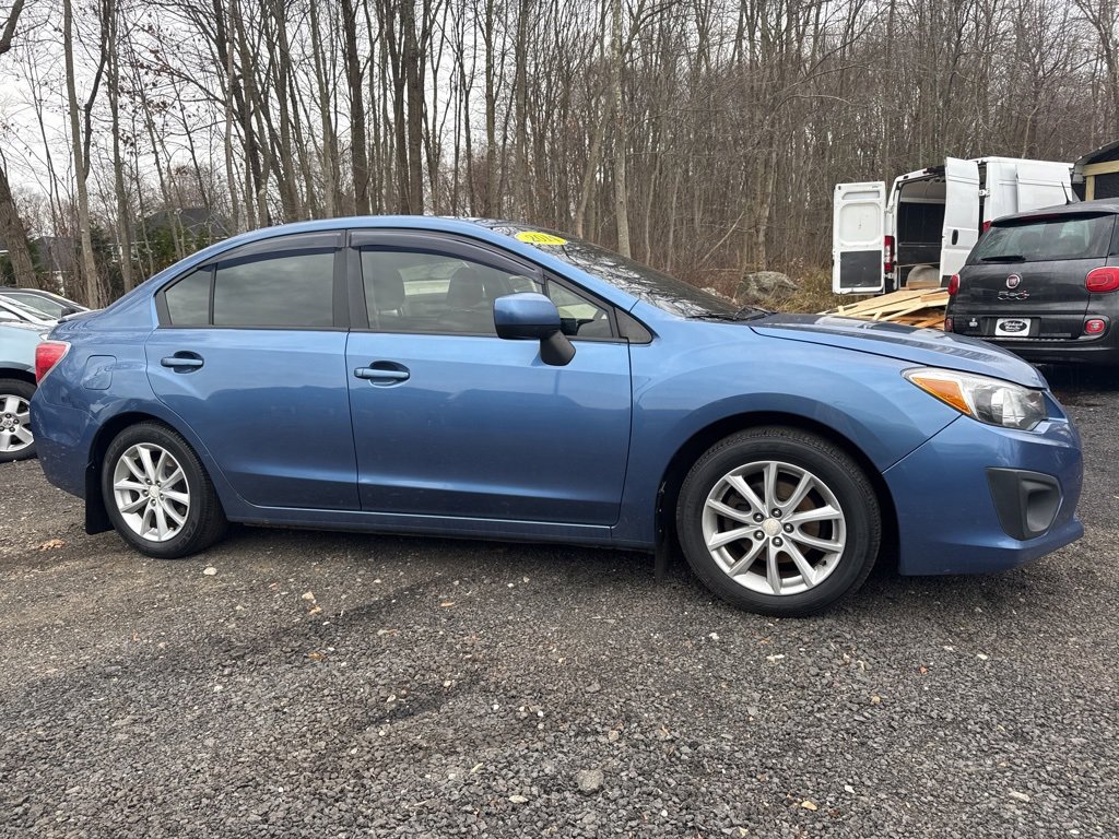 2014 Subaru Impreza Premium photo 2