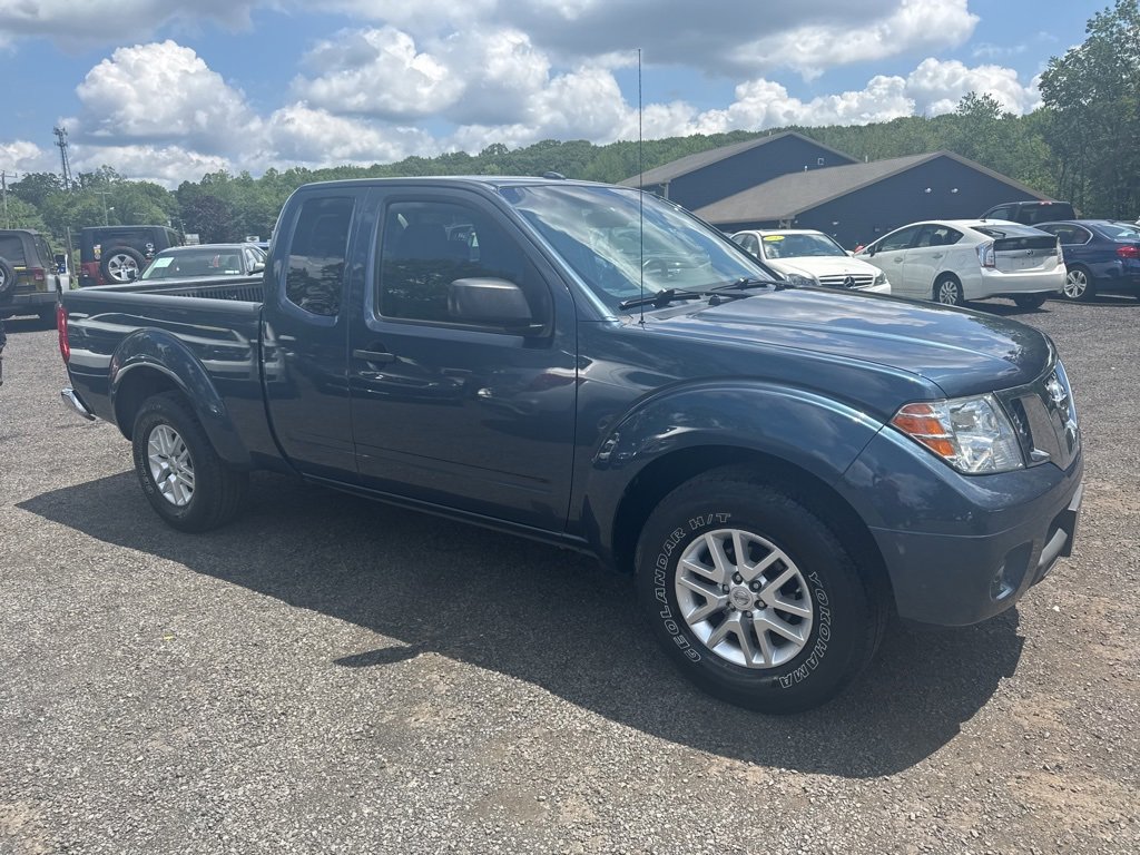 2014 Nissan Frontier SV photo 2