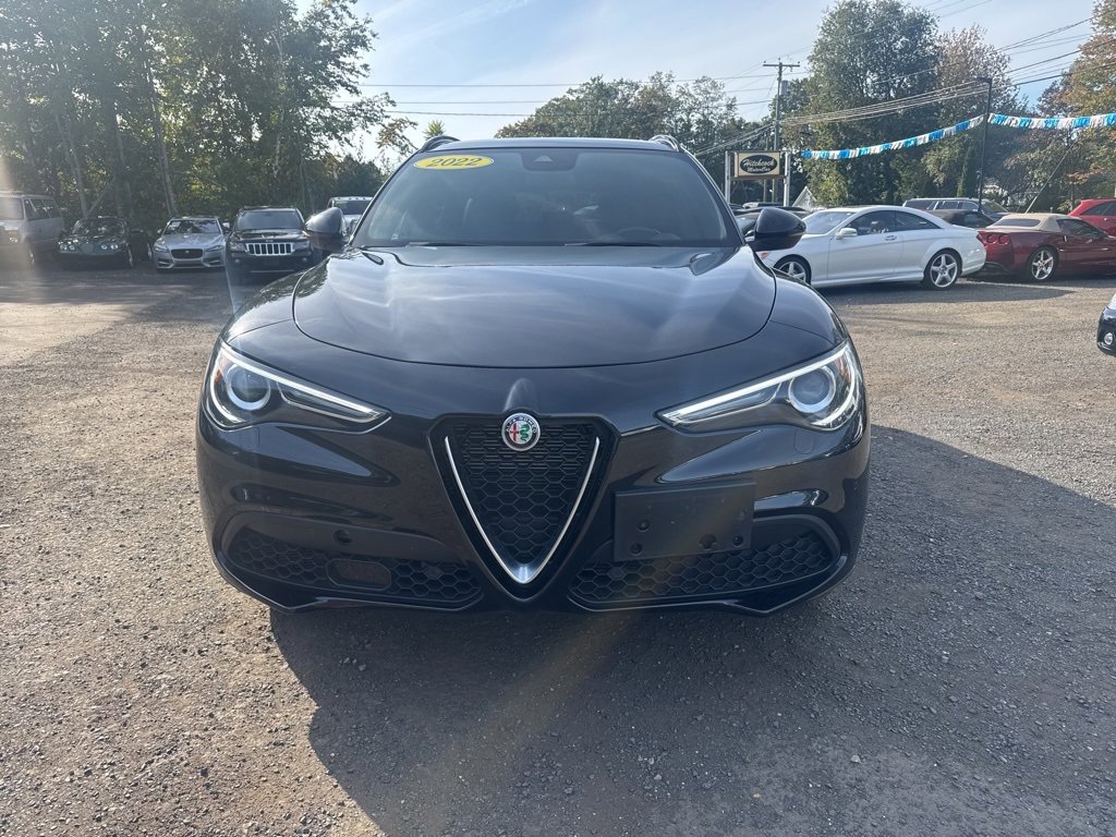 2022 Alfa Romeo Stelvio Ti photo 2