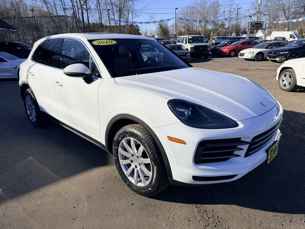 2019 Porsche Cayenne Base photo 2