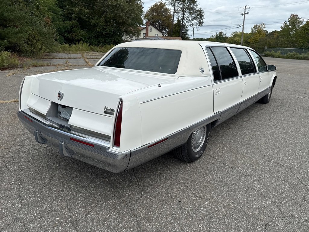 1995 Cadillac Fleetwood photo 3