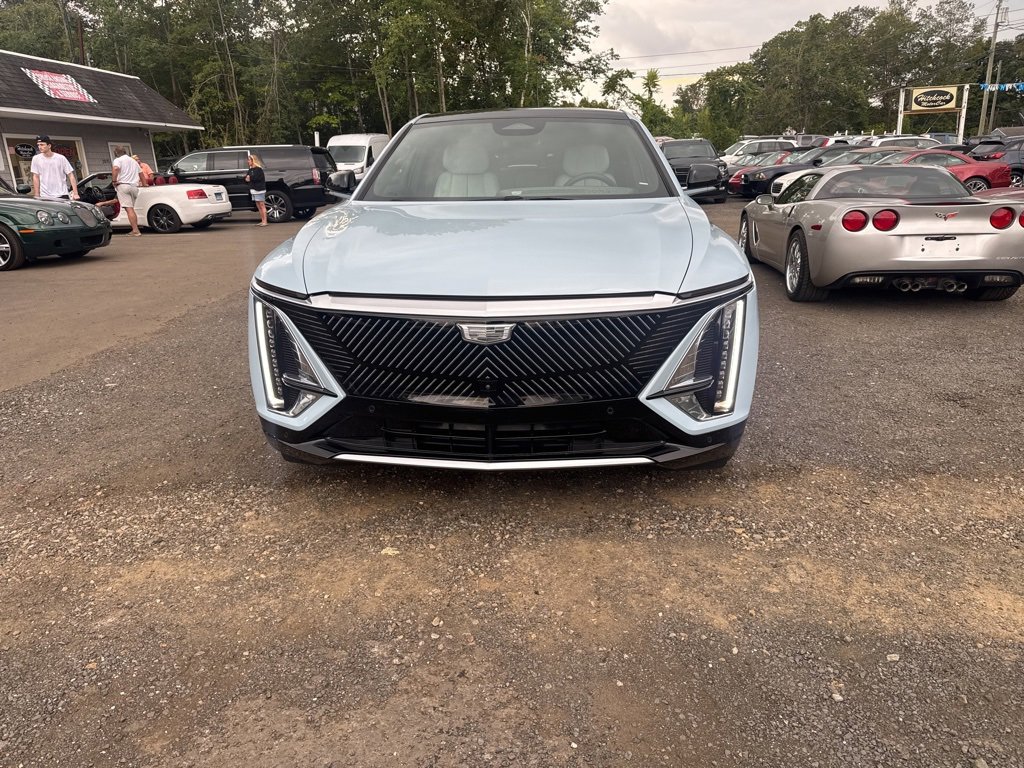 2024 Cadillac Lyriq Luxury photo 3
