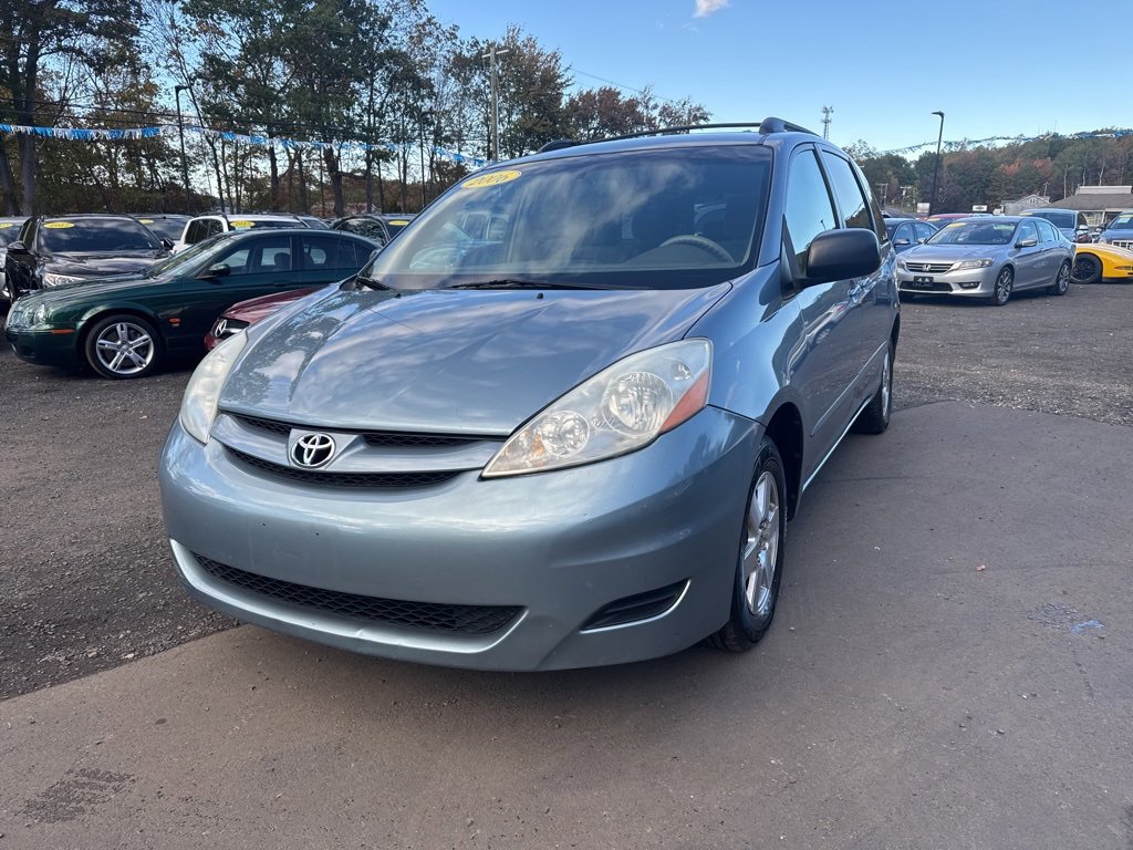 2006 Toyota Sienna CE photo 2
