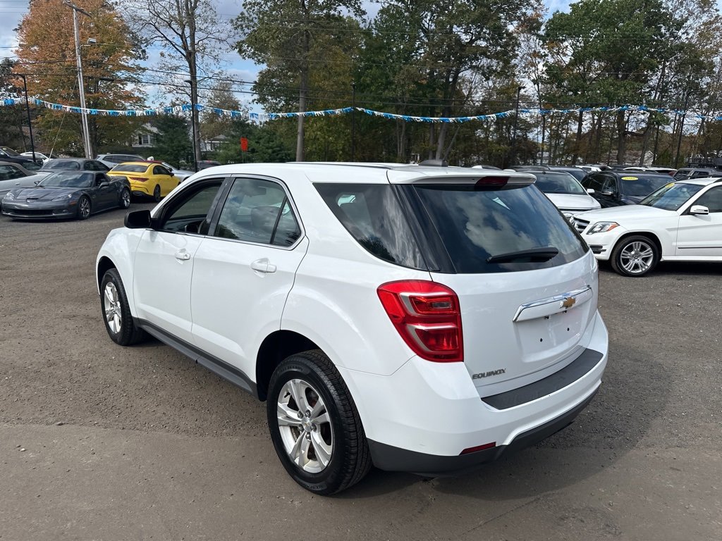2017 Chevrolet Equinox LS photo 2