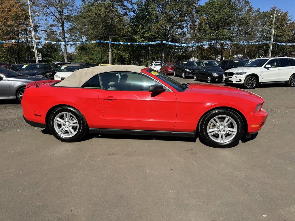 2011 Ford Mustang V6 Convertible photo 4