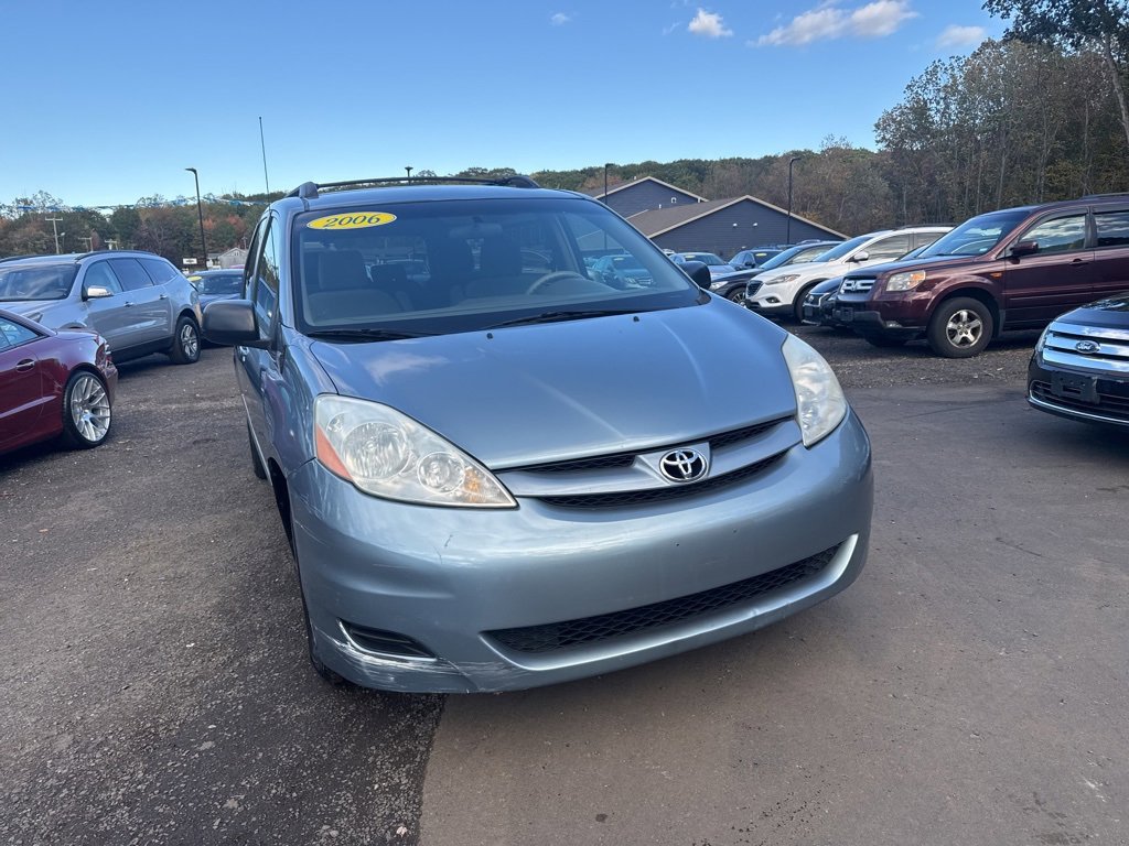 2006 Toyota Sienna CE photo 4