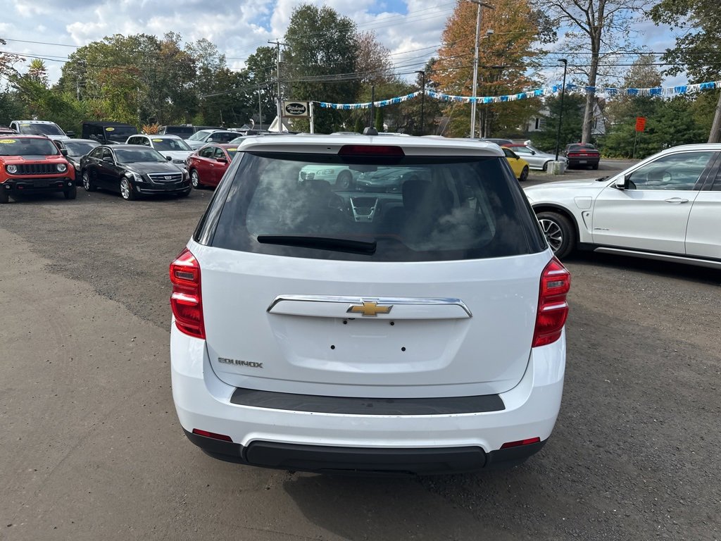 2017 Chevrolet Equinox LS photo 3