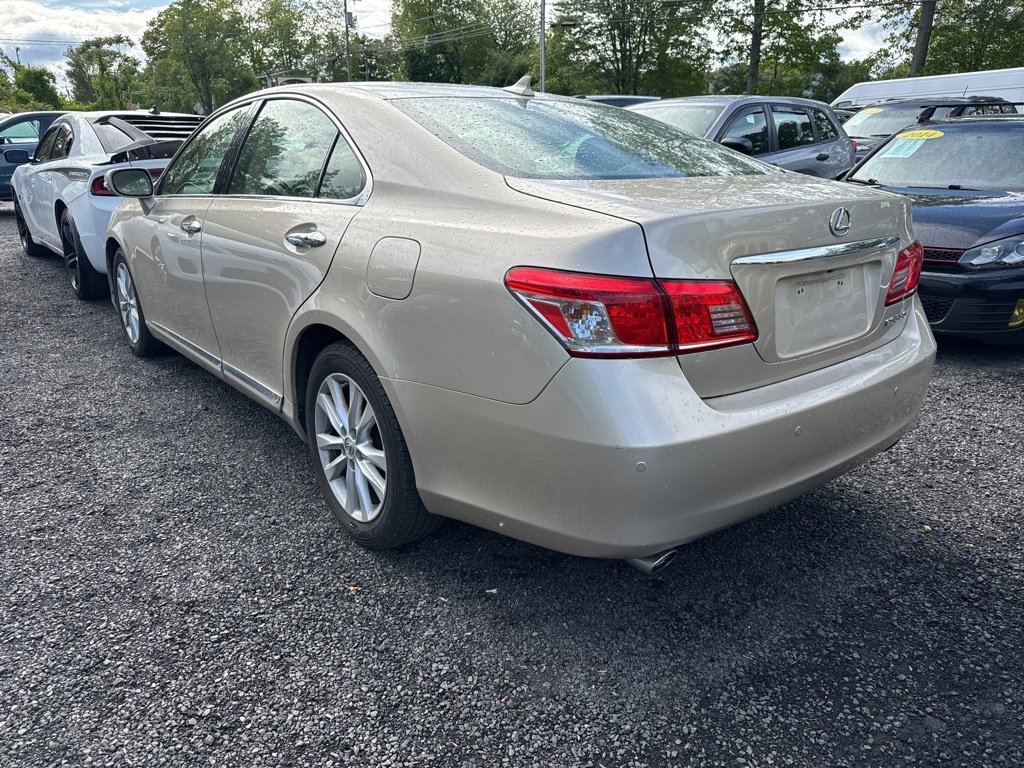2011 Lexus ES 350 photo 2