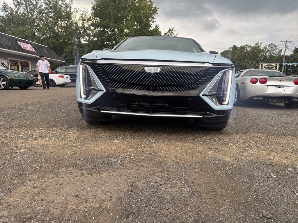 2024 Cadillac Lyriq Luxury photo 4