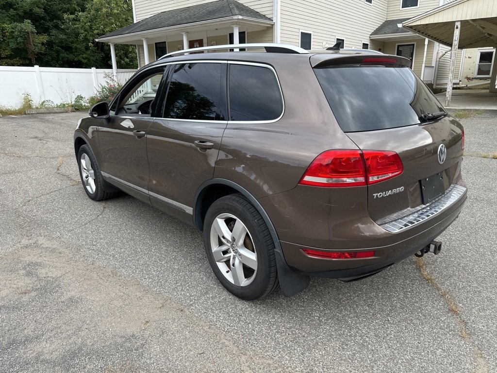 2014 Volkswagen Touareg Lux photo 3