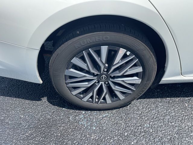 2025 Nissan Altima SV - Photo 9