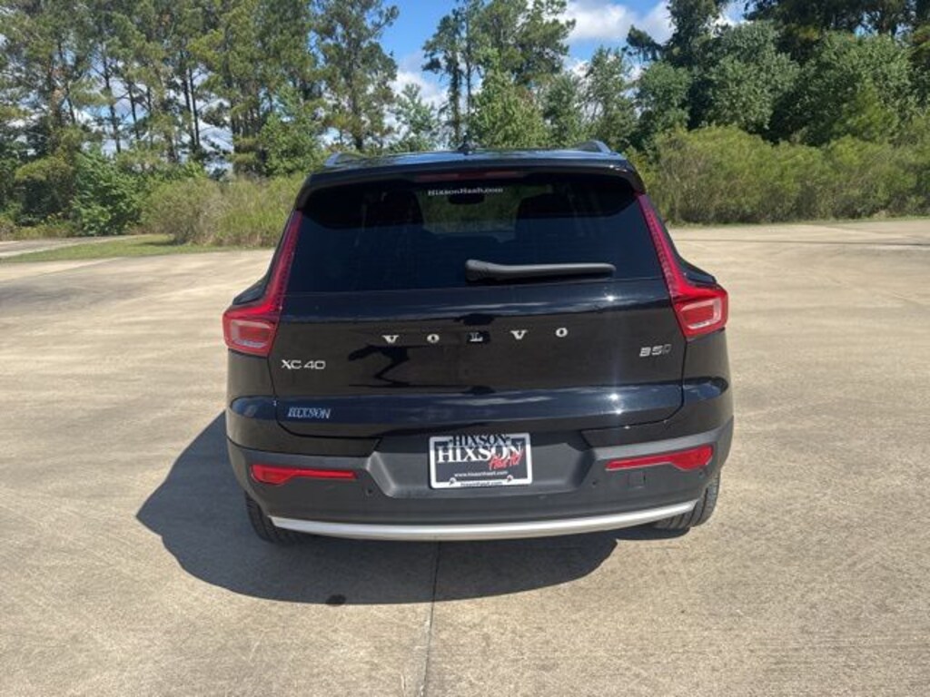 Used 2025 Volvo XC40 B5 Core SUV