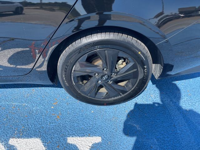 2023 Hyundai Elantra Hybrid Blue photo 4