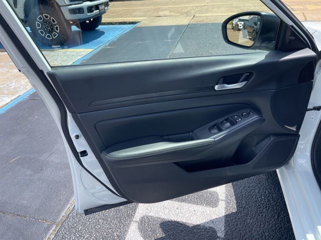 2025 Nissan Altima SV - Photo 13