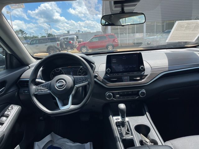 2025 Nissan Altima SV - Photo 24