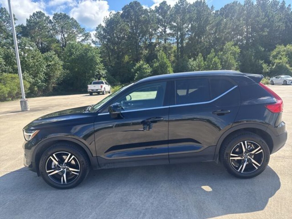 Used 2025 Volvo XC40 B5 Core SUV