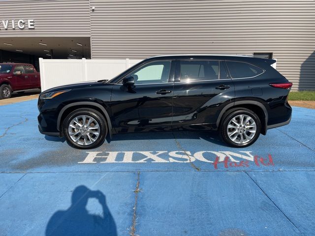2022 Toyota Highlander Limited photo 2