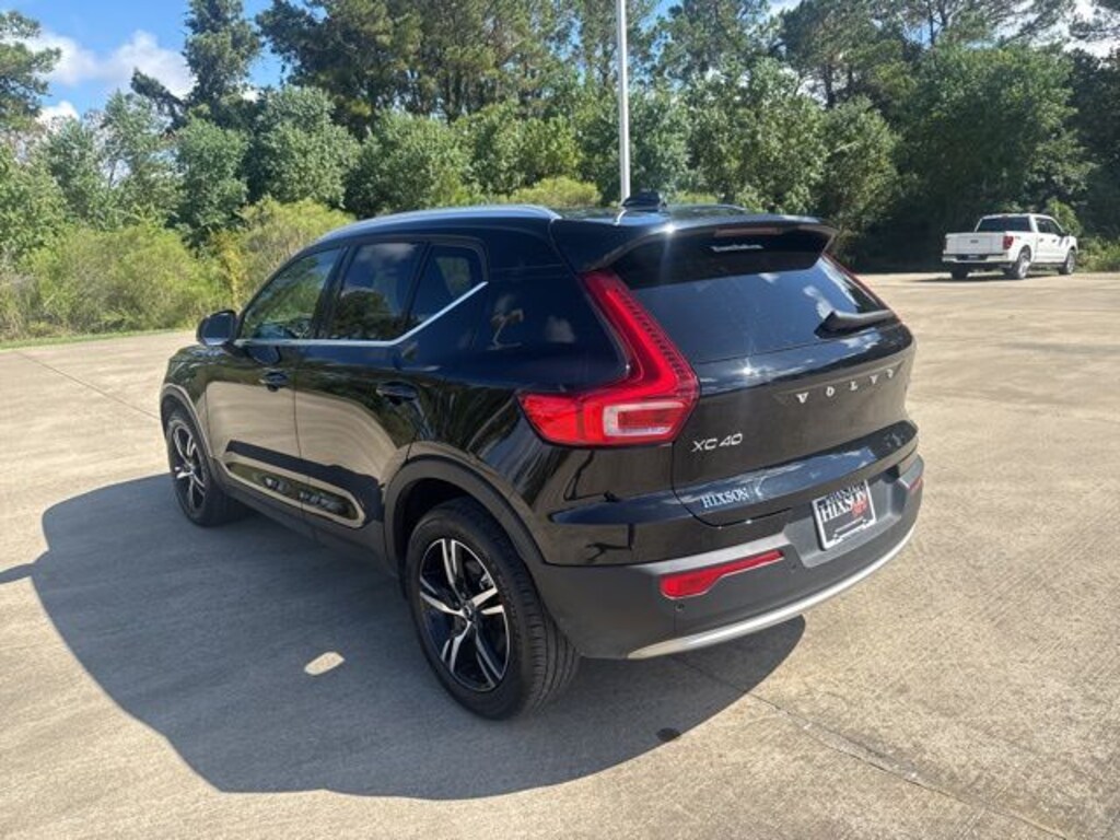 Used 2025 Volvo XC40 B5 Core SUV