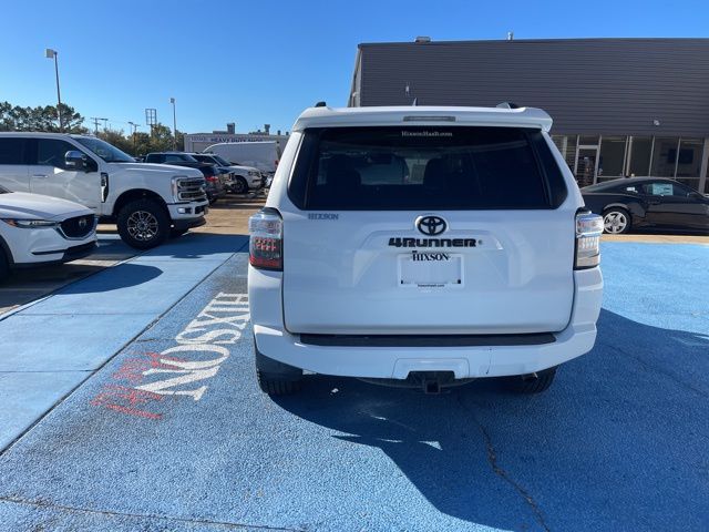 2021 Toyota 4Runner SR5 photo 4