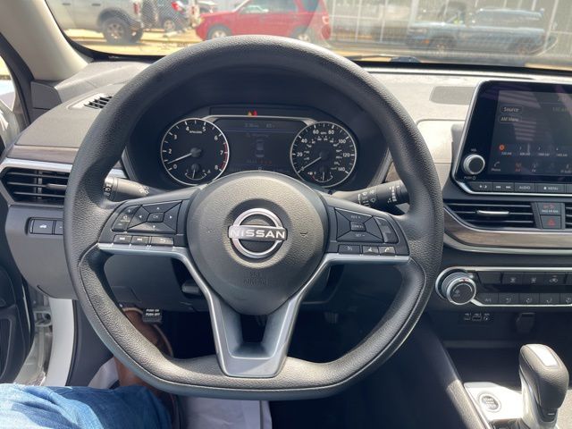 2025 Nissan Altima SV - Photo 25