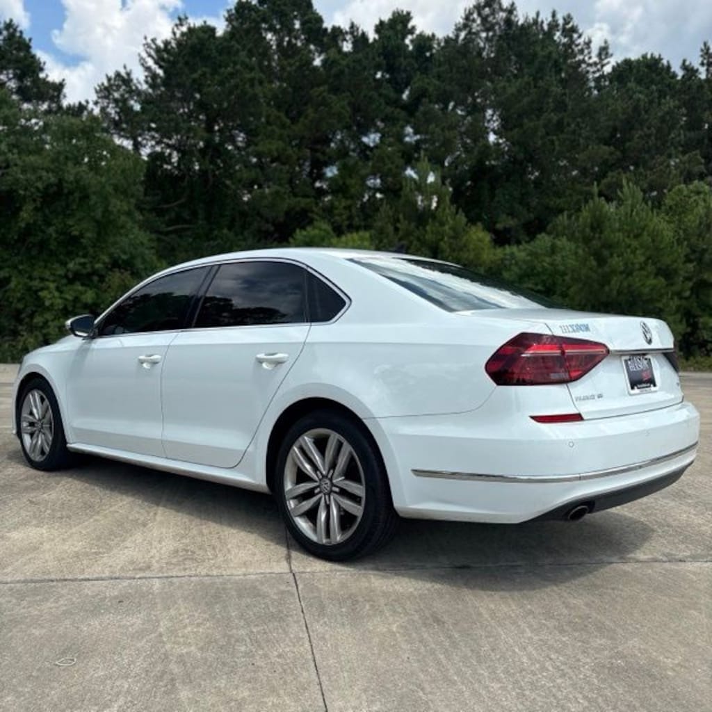 Used 2018 Volkswagen Passat 2.0T SE w/Technology Sedan