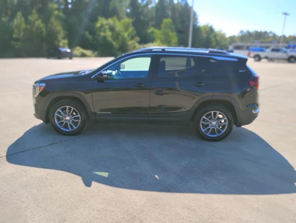 Used 2024 GMC Terrain SLT SUV