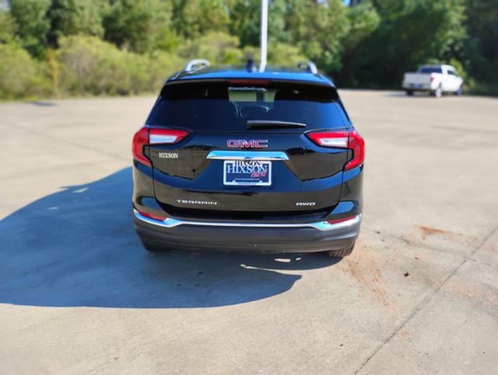 Used 2024 GMC Terrain SLT SUV