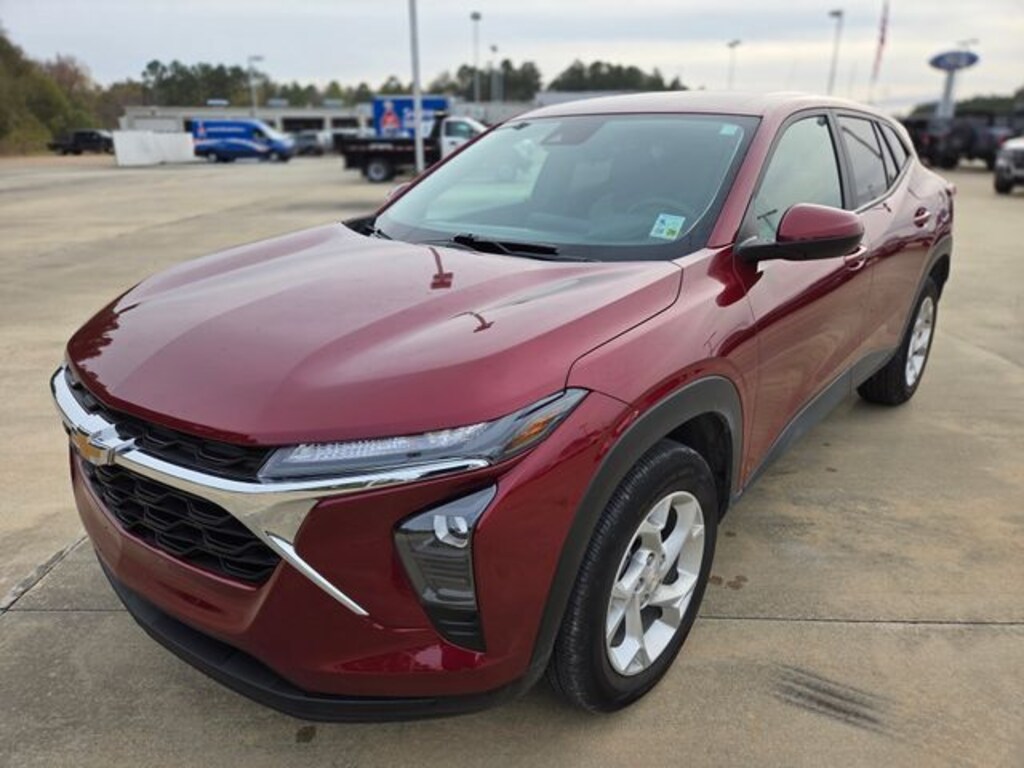 Used 2025 Chevrolet Trax LS SUV