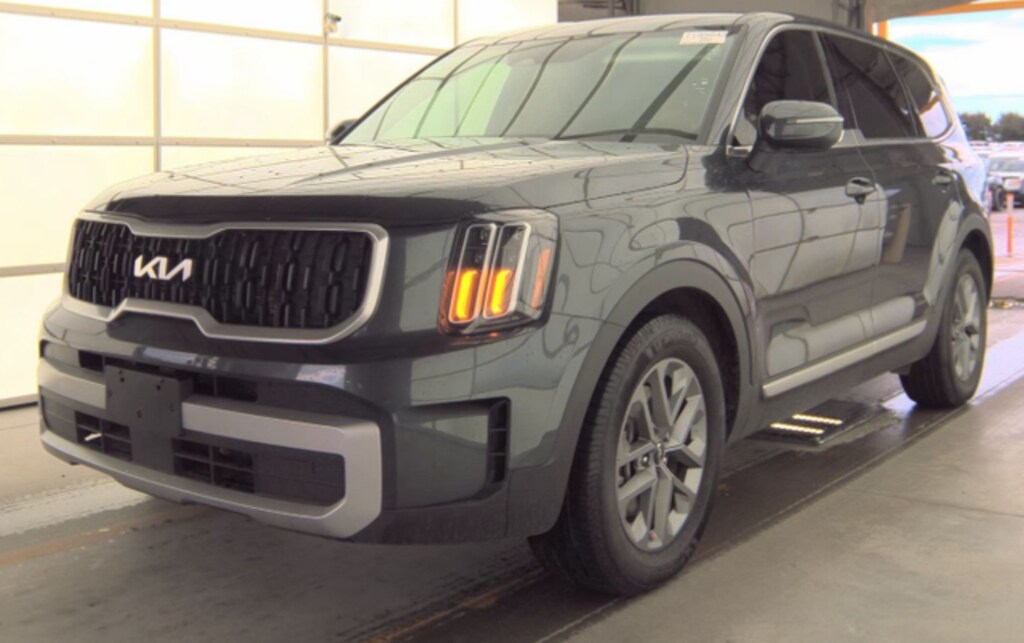 Used 2024 Kia Telluride LX SUV