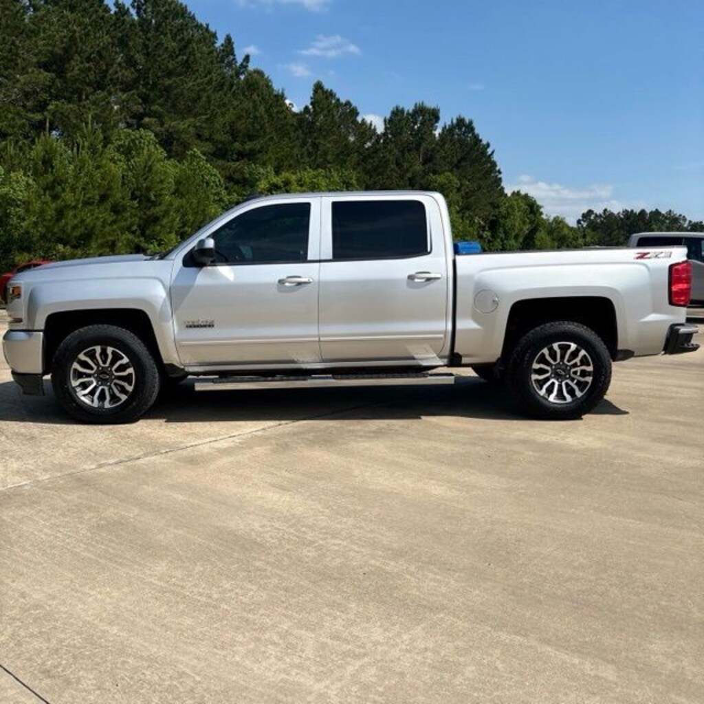 Used 2020 Chevrolet Silverado 1500 LT Truck