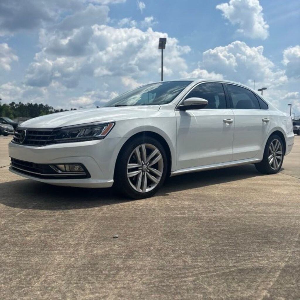 Used 2018 Volkswagen Passat 2.0T SE w/Technology Sedan