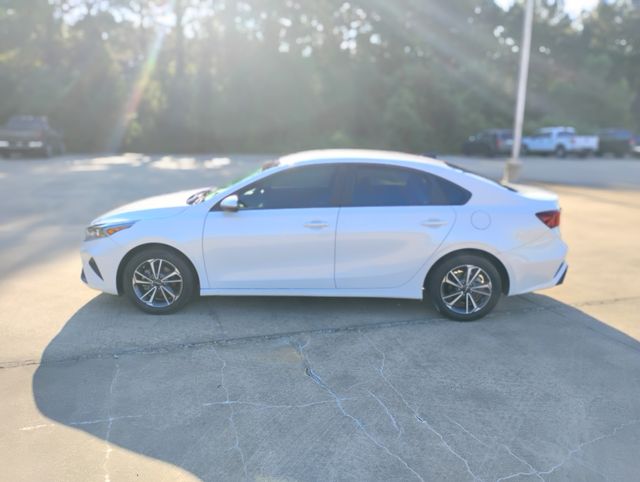 2024 Kia Forte LXS photo 2