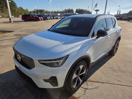 2025 Volvo XC40 B5 Plus Dark Theme AWD SUV