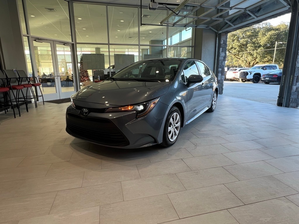 2026 Toyota Corolla SE photo 2