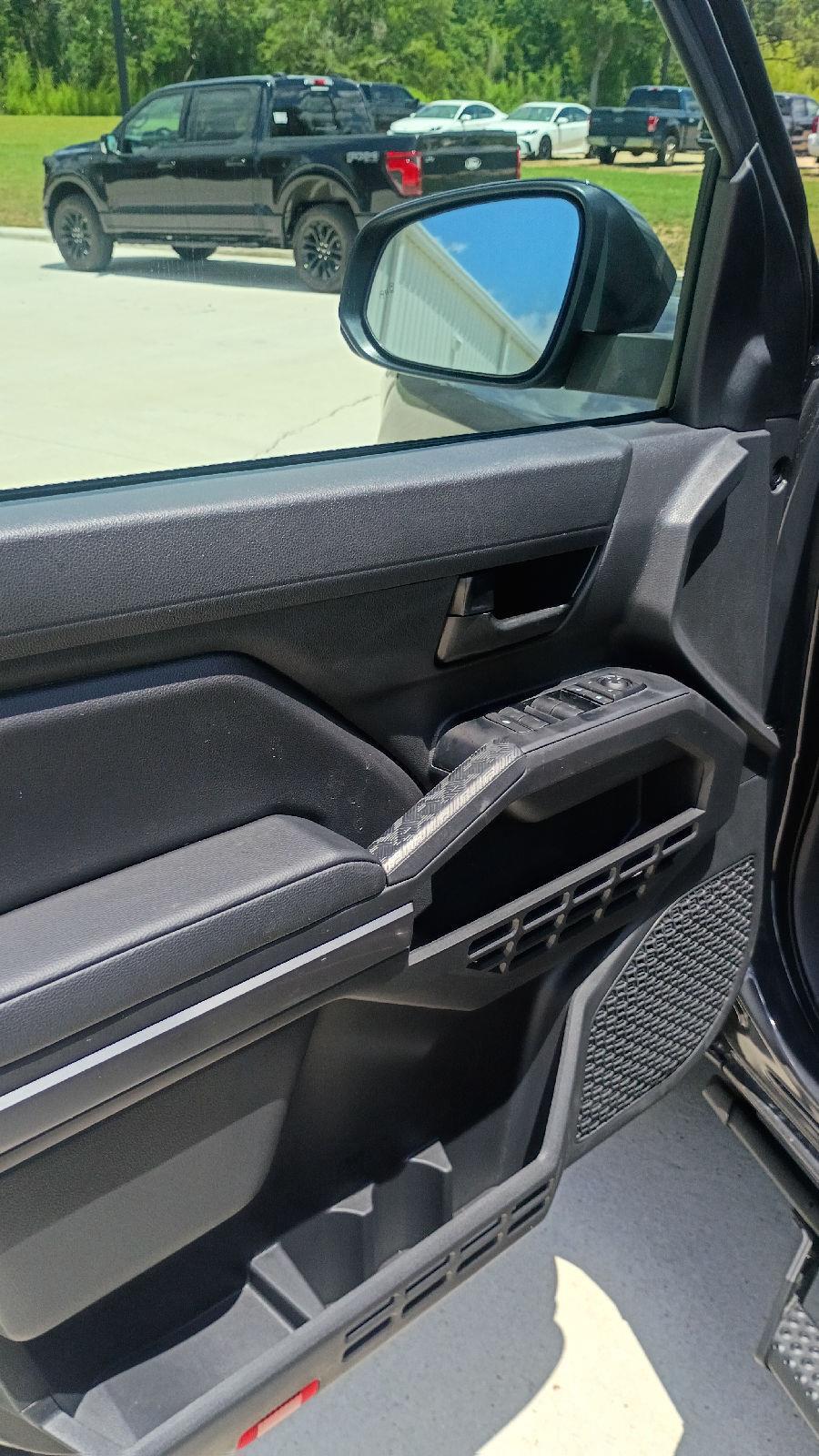 2026 Toyota Tacoma SR5 - Photo 9