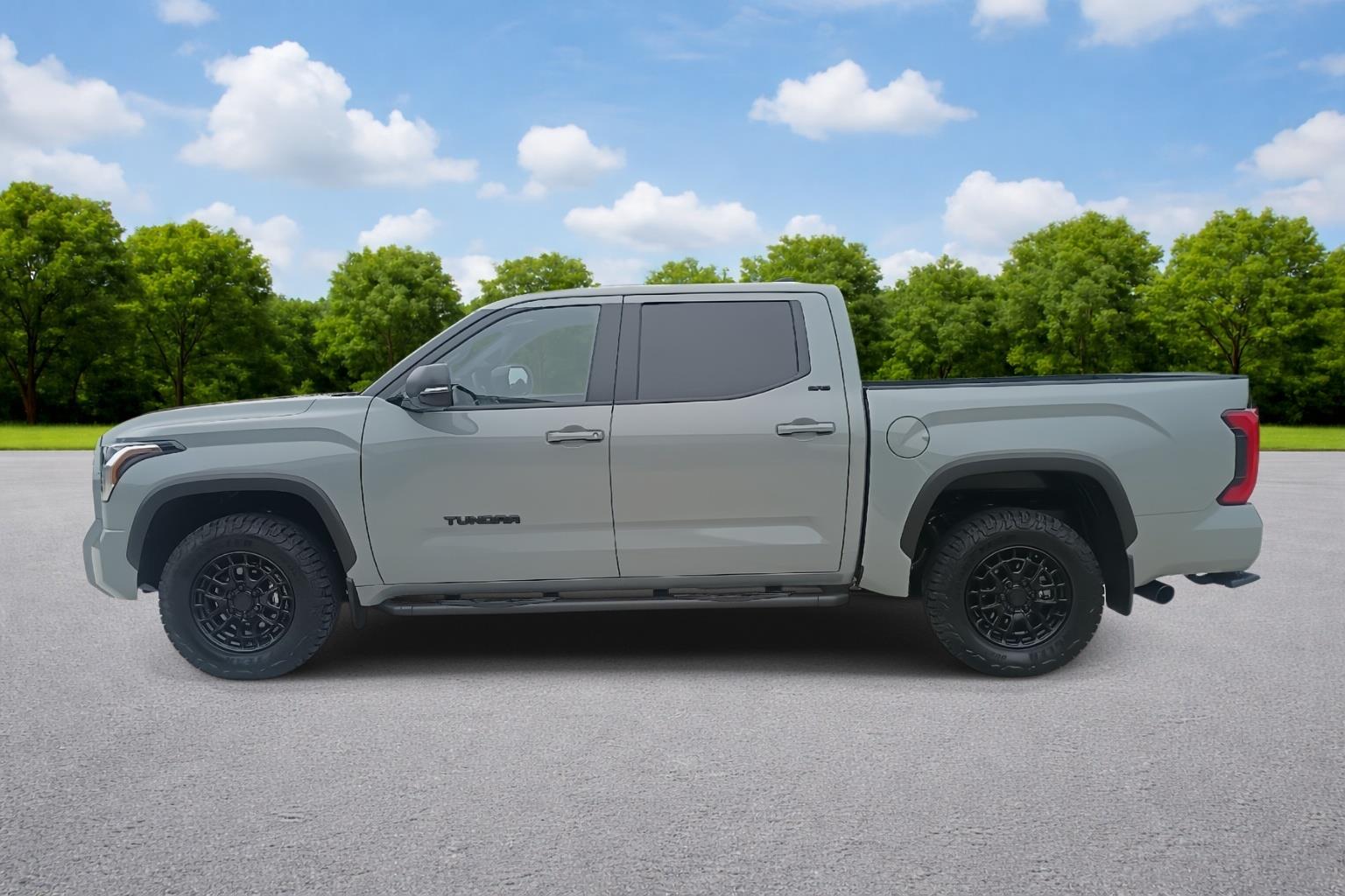 View vehicle photo 4