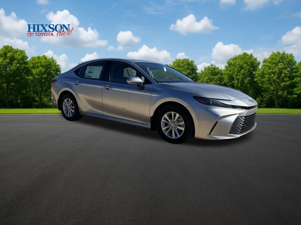 2025 Toyota Camry LE's photo