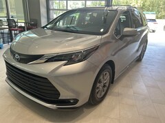 2025 Toyota Sienna XLE 8 PASSENGER