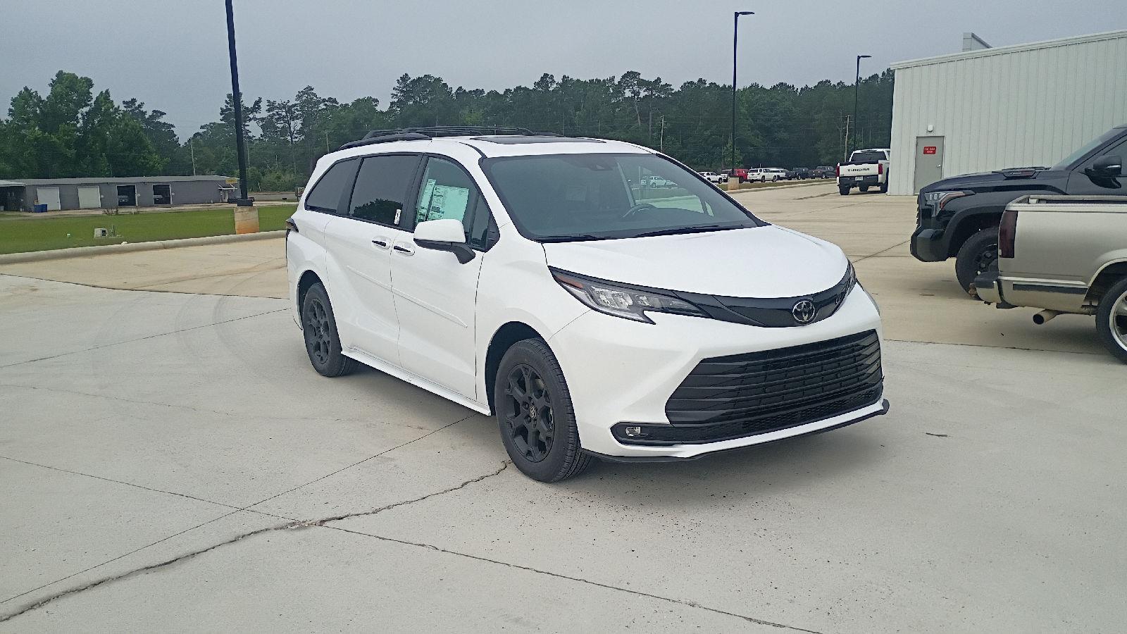 2026 Toyota Sienna Woodland Edition Hybrid AWD's photo