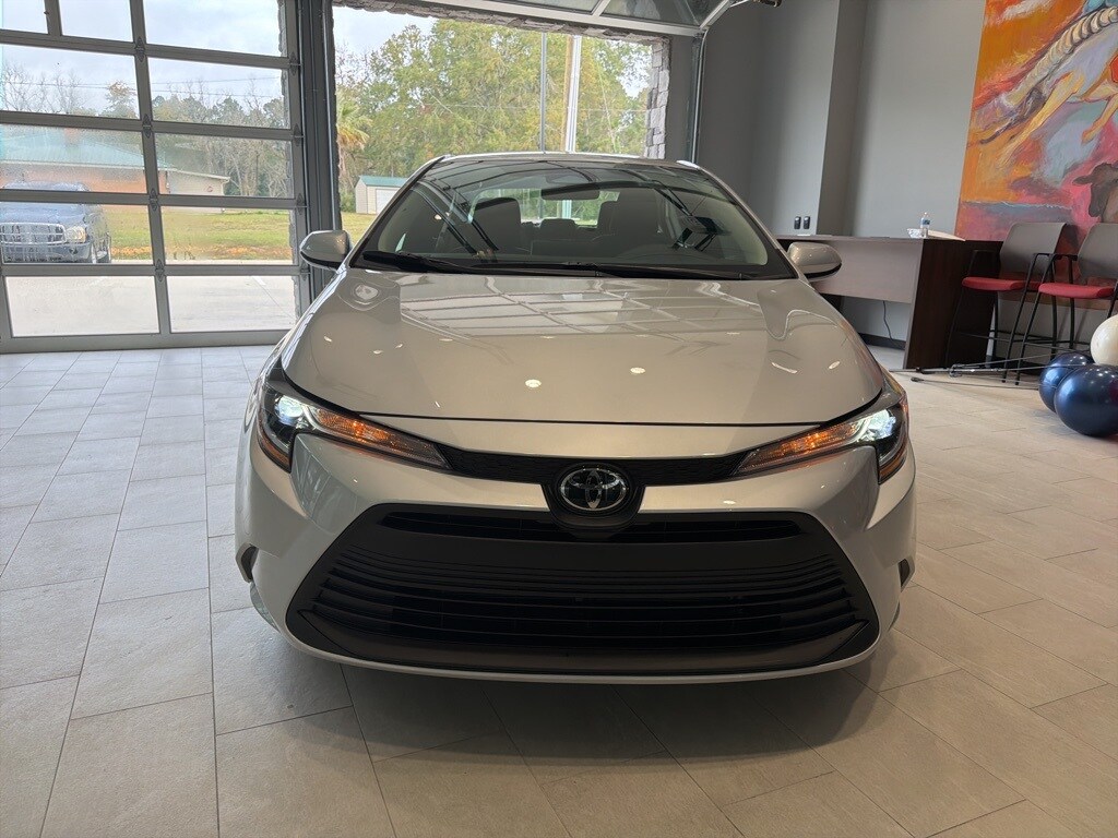 2026 Toyota Corolla LE photo 2