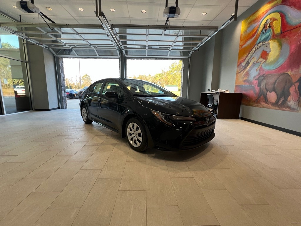 2025 Toyota Corolla LE's photo