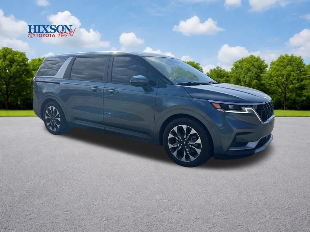 2024 Kia Carnival EX's photo