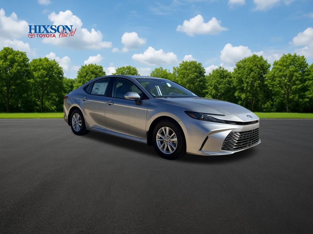 2025 Toyota Camry LE's photo