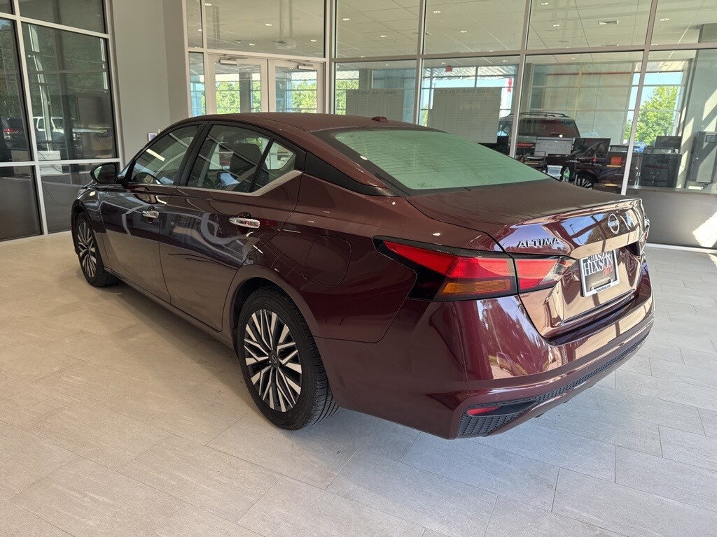 2024 Nissan Altima 2.5 SV photo 2