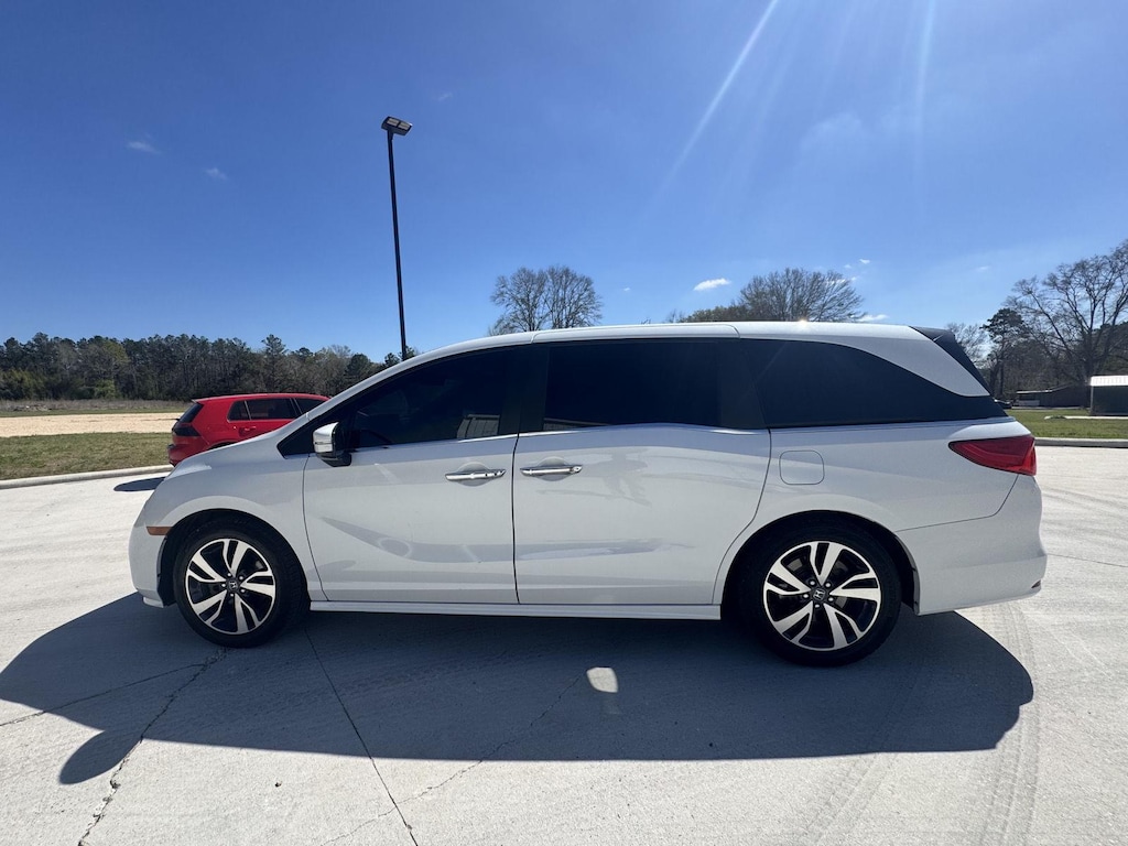 2022 Honda Odyssey Touring photo 4