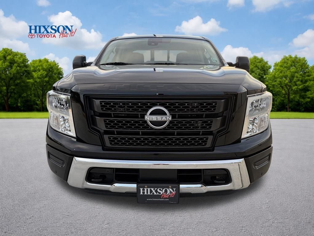 2024 Nissan Titan SV photo 2