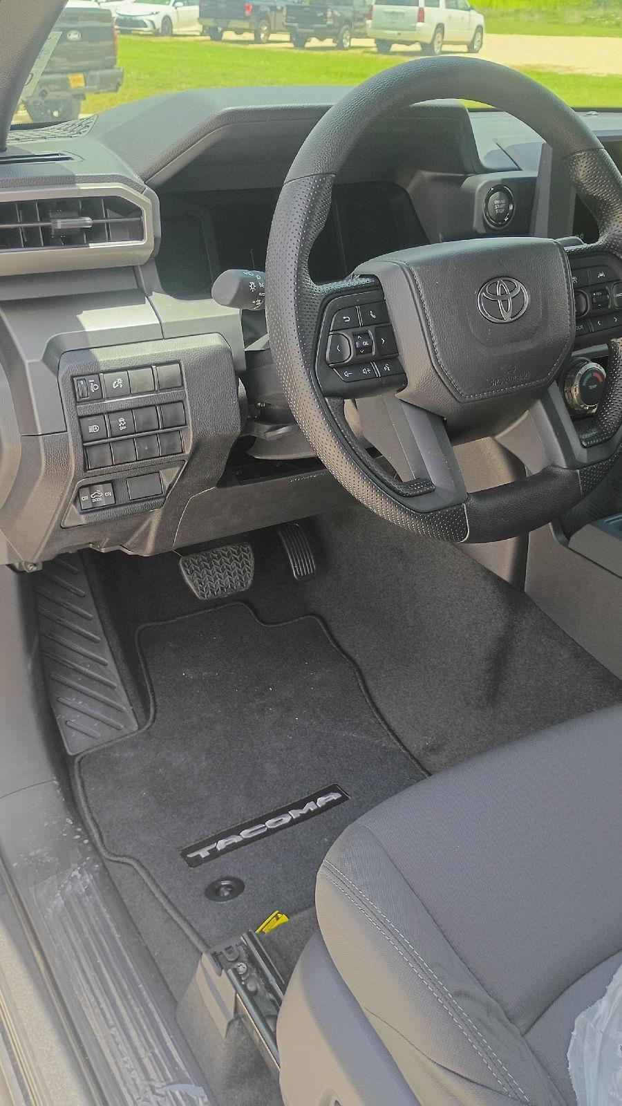 2026 Toyota Tacoma SR5 - Photo 11