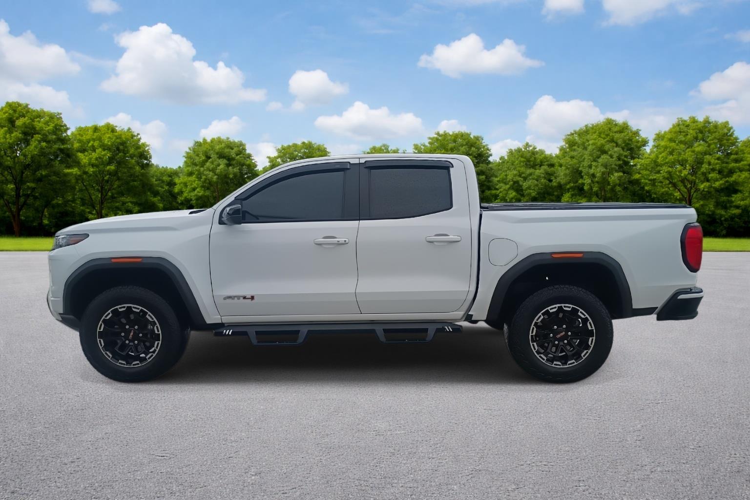 View vehicle photo 4