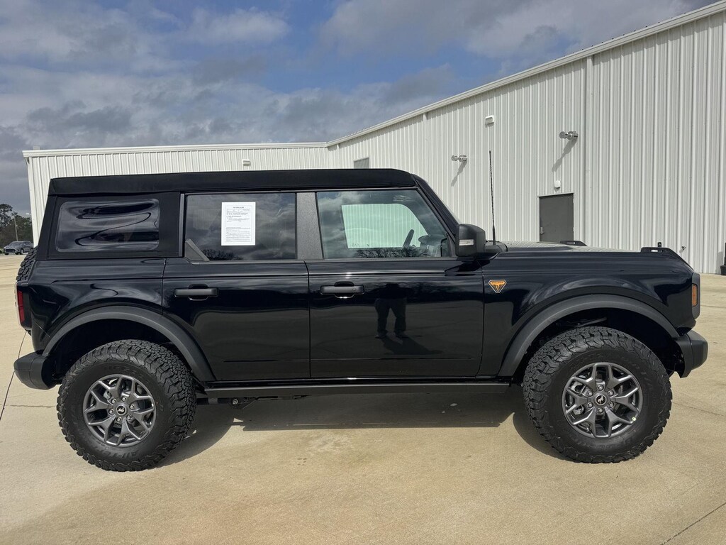 2025 Ford Bronco Badlands photo 3