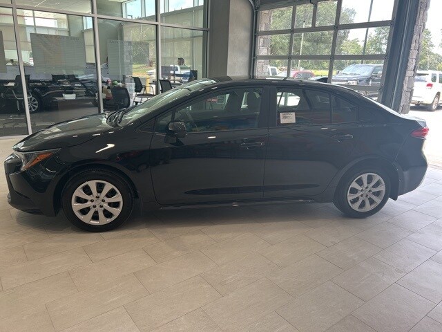 2025 Toyota Corolla LE photo 3